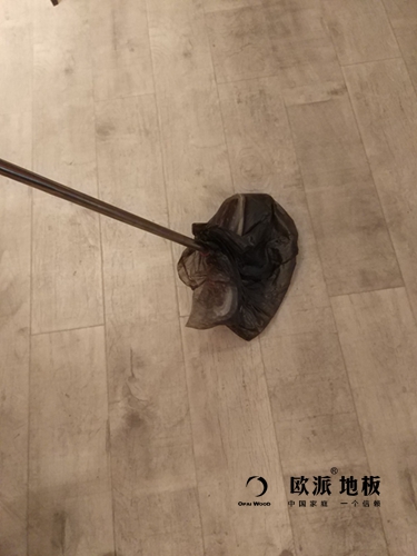 清理地板上的頭發,這效果...